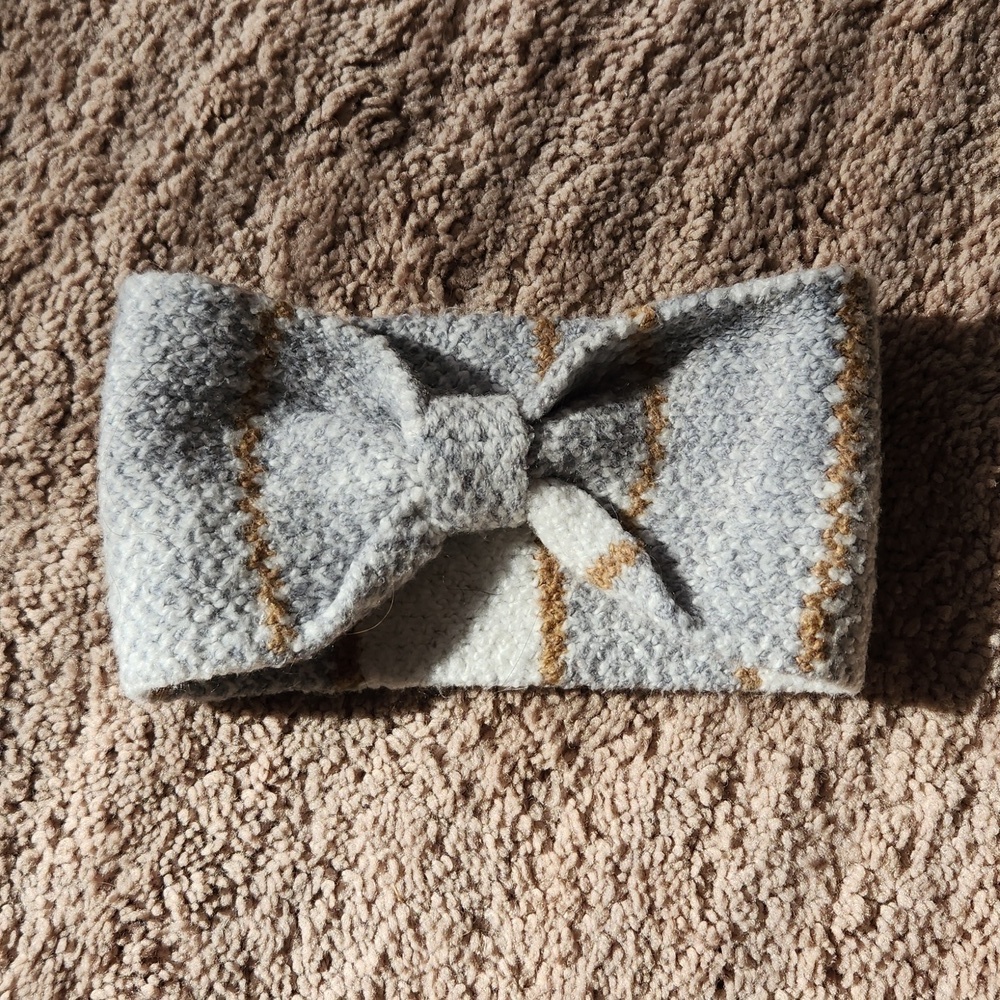 Reversible knit bow headband